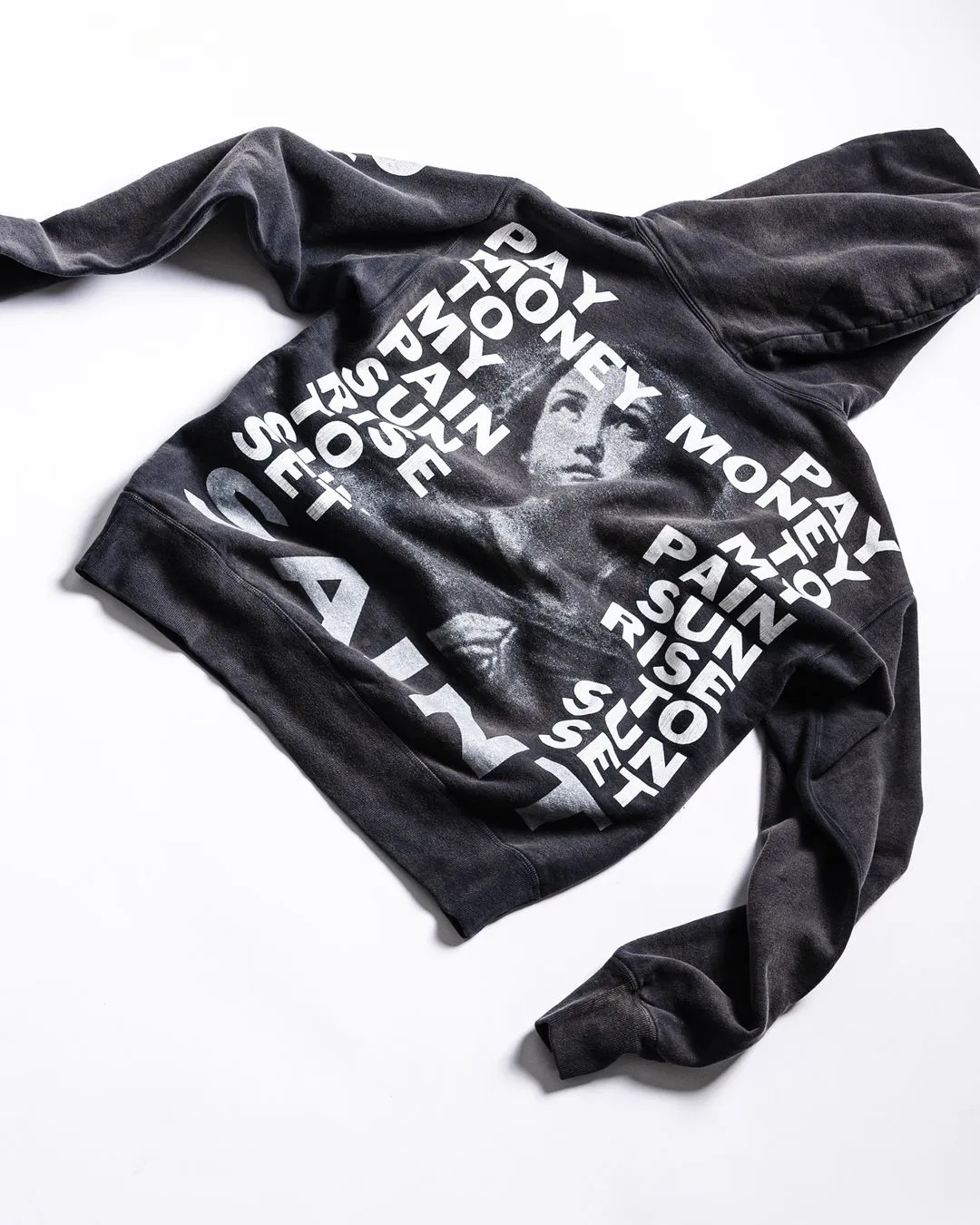 SAINT Mxxxxxx × PAY MONEY TO MY PAIN PTP_HOODIE/BRAND MONEY/BLK Co-branded PTP Virgin Mary dollar hoodie Washed black S-XL Assute dyeing The whole piece is sprayed with horse fade Mold customization joint main mark/washed mark Factory four-needle and six-thread workmanship No bone seams More comfortable to wear Repeated modification of proofing Authentic grade crack printing VINTAGE value is full